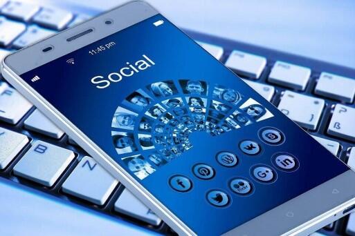 Wie kann man seine E-Mail-Liste durch Social Media erweitern?